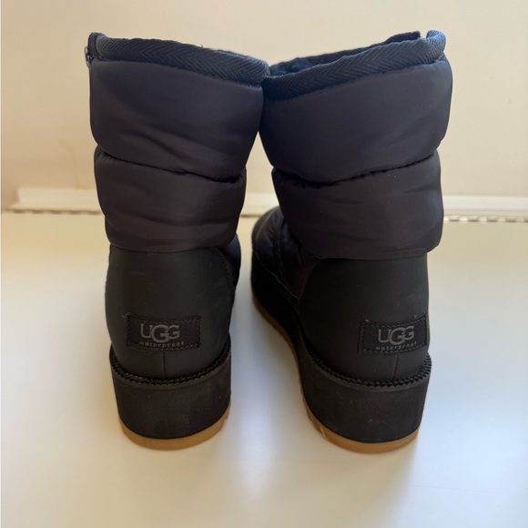 UGG Ridge Waterproof Boot - Picture 7 of 7